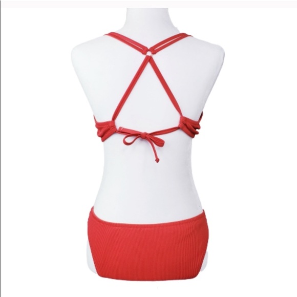 red bikini - Picture 3 of 6